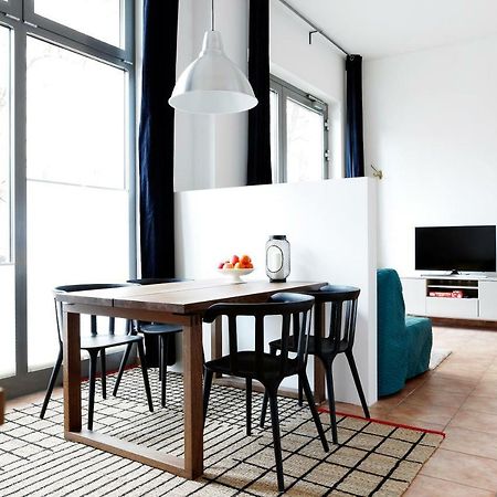 Swine By Rockchair Apartments L Superhost Status L Cozy Family & Business Flair In City Center "Mitte" Modern Studio Boxspringbed Welcomes You! Berlin Eksteriør billede