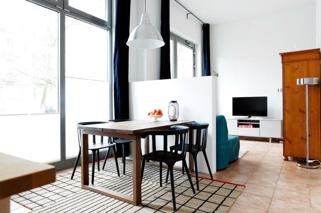 Swine By Rockchair Apartments L Superhost Status L Cozy Family & Business Flair In City Center "Mitte" Modern Studio Boxspringbed Welcomes You! Berlin Eksteriør billede