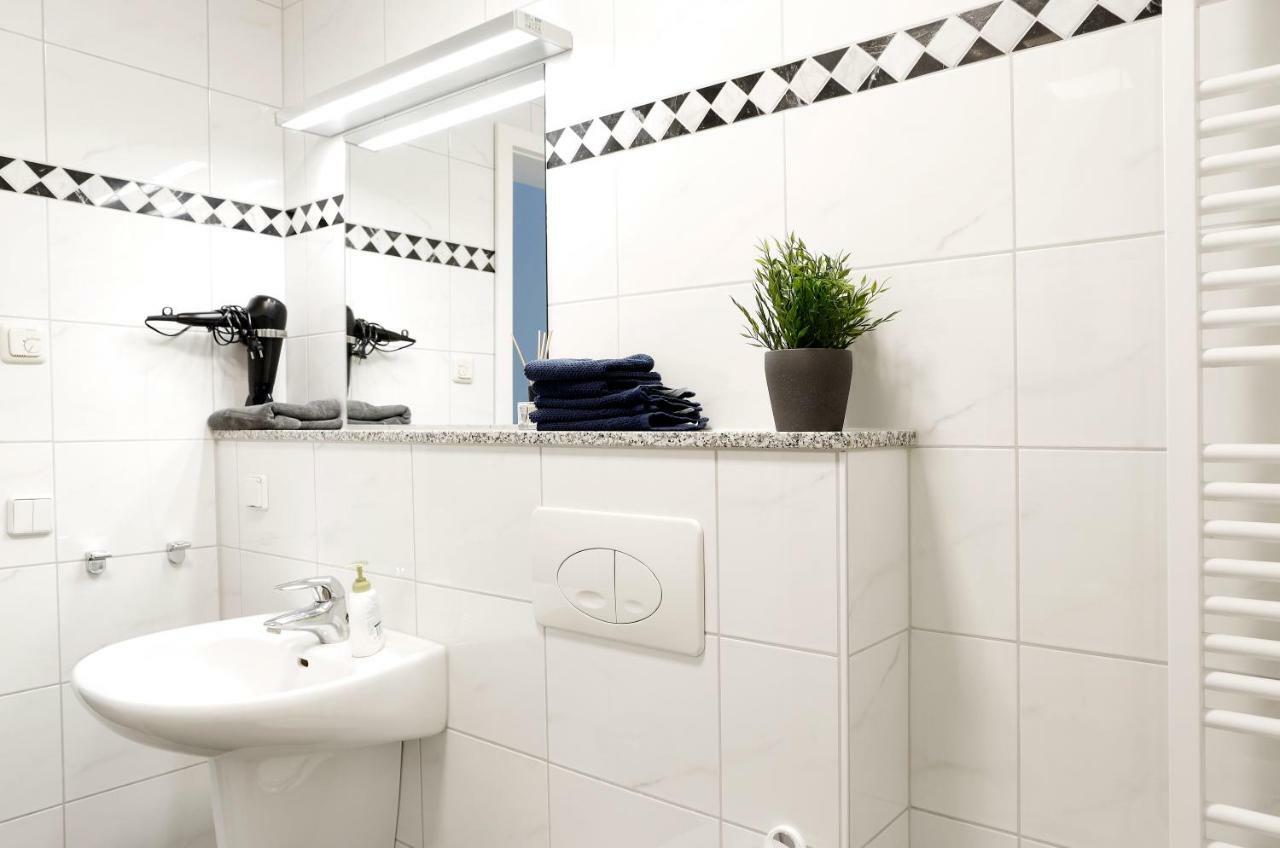 Swine By Rockchair Apartments L Superhost Status L Cozy Family & Business Flair In City Center "Mitte" Modern Studio Boxspringbed Welcomes You! Berlin Eksteriør billede