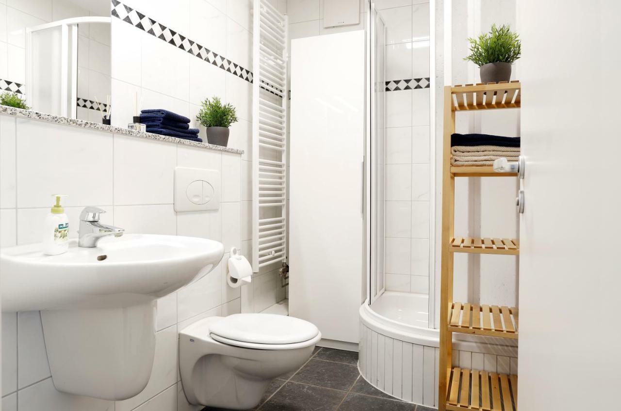 Swine By Rockchair Apartments L Superhost Status L Cozy Family & Business Flair In City Center "Mitte" Modern Studio Boxspringbed Welcomes You! Berlin Eksteriør billede